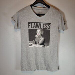 Marilyn Monroe Womens Shirt Small 3-5 Flawless Gray Pink Lips Short Sleeve